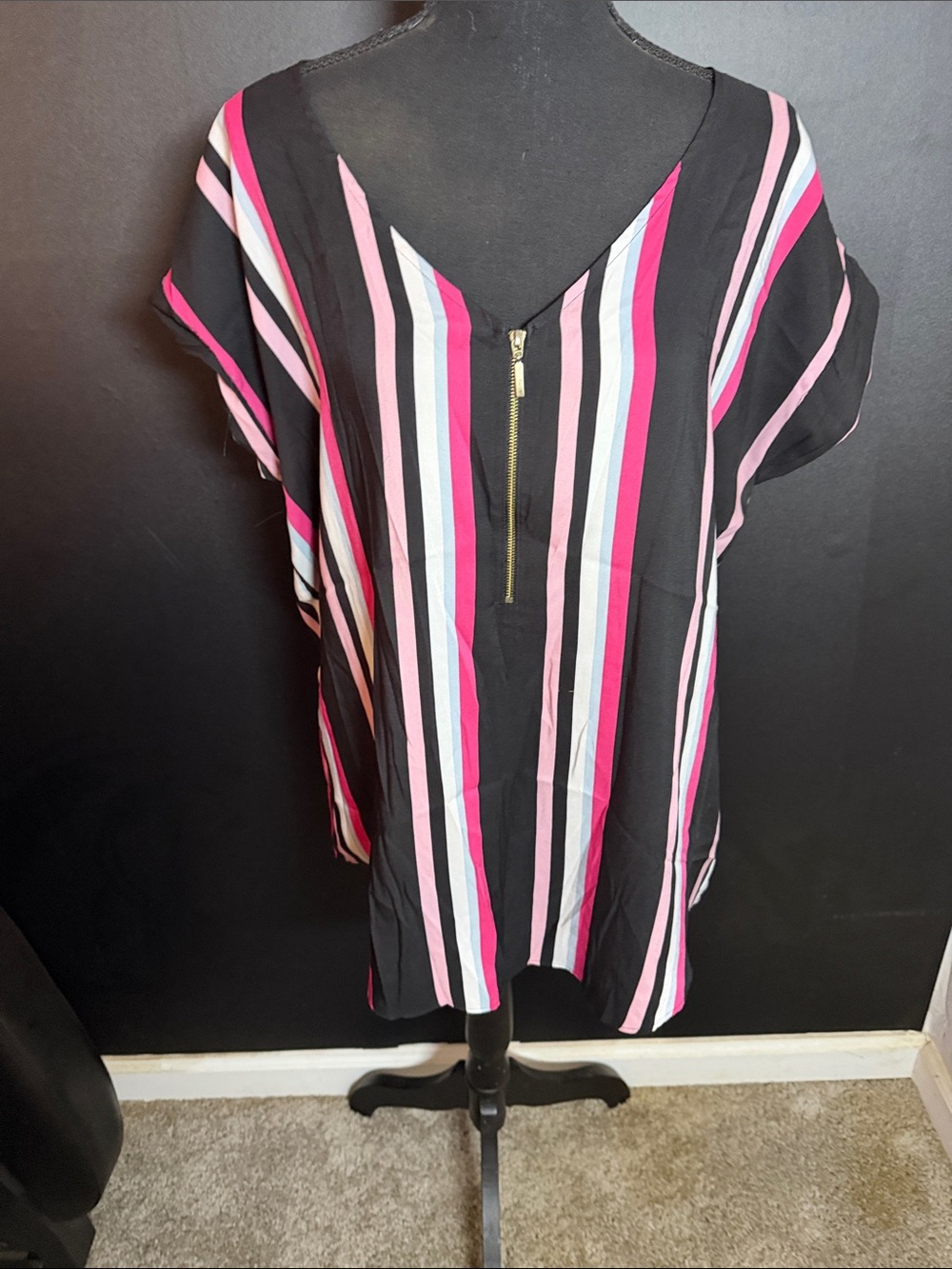 Express Striped V-Neck Short Sleeve Top with Front Zip - Black & Pink Size L